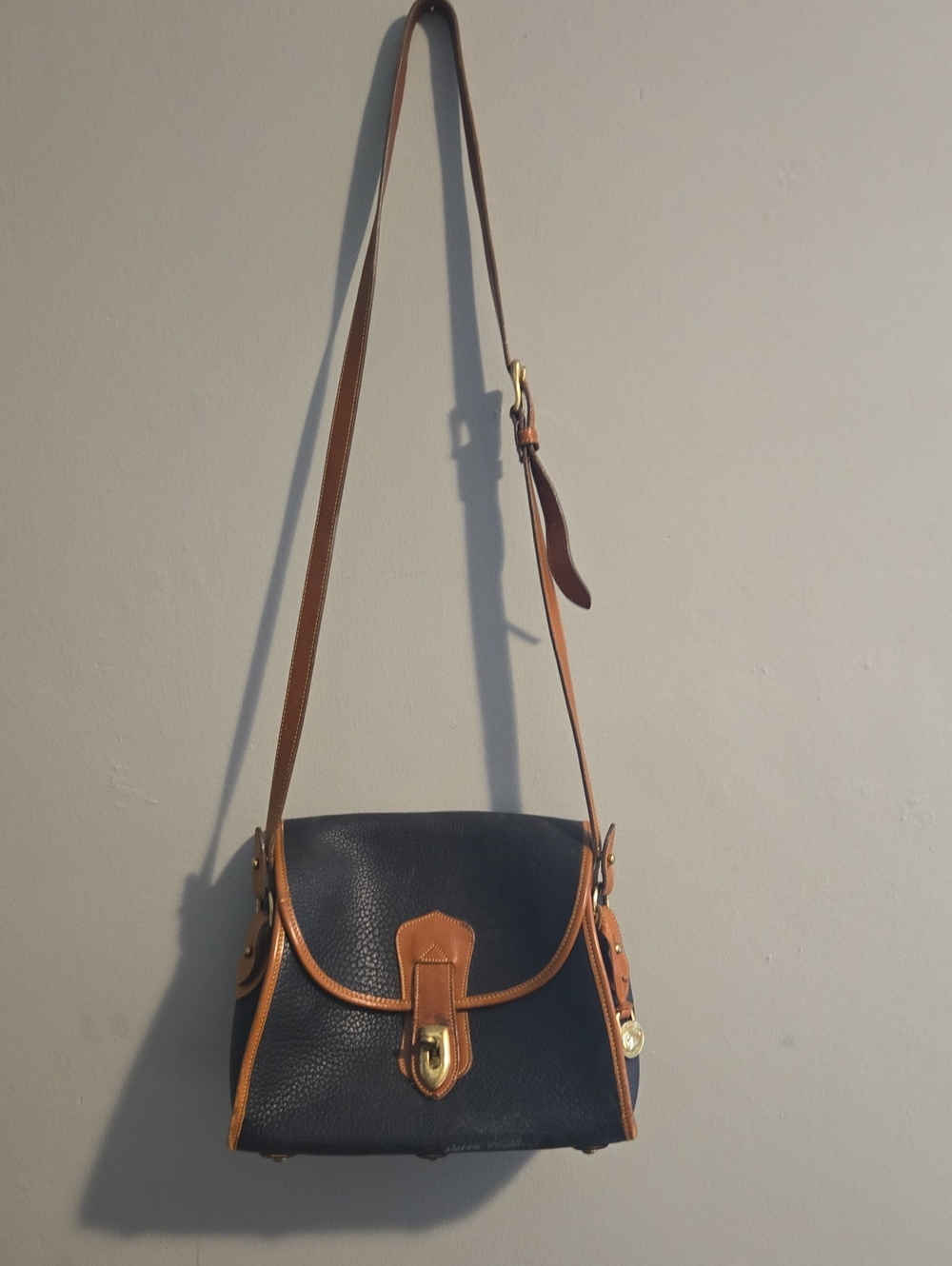 Vintage Dooney And Bourke All Weather Leather Black /Tan Crossbody Shoulder Bag